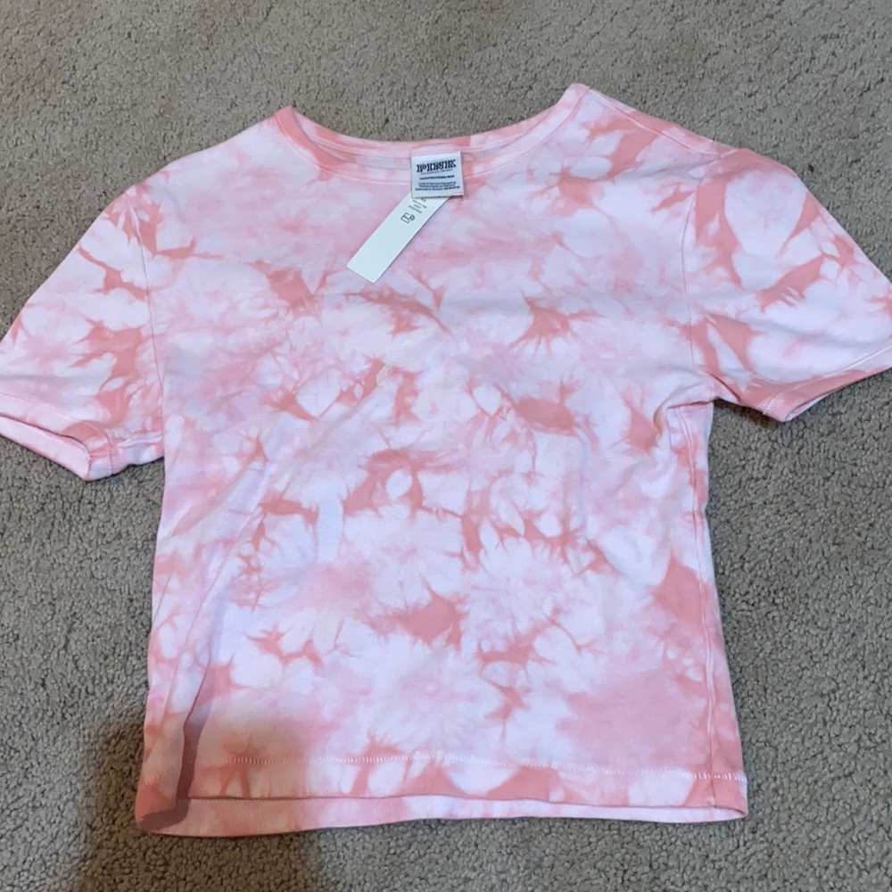 pink crop top